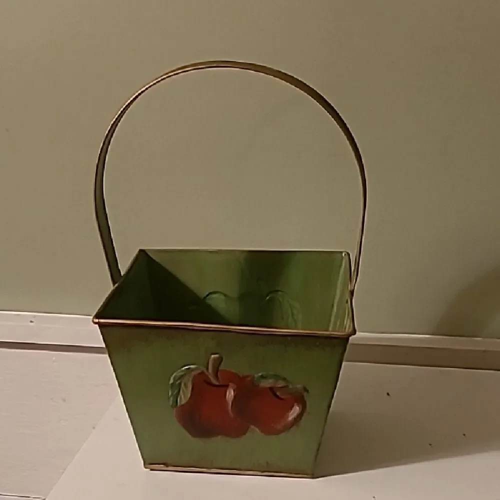 Metal Apple Basket